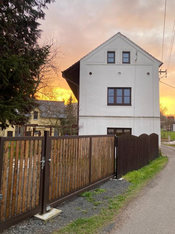 Pokoje V Chalupe Pod Milesovkou Velemin Exterior photo